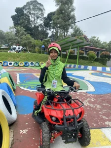 Serunya naik wahana permainan buggy car anak di Bhakti Alam Pasuruan